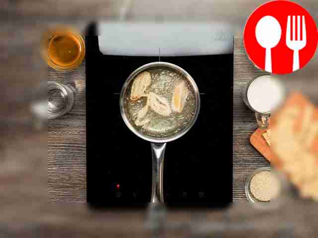 Приготовьте пахлаву. Разделите тесто на четыре...