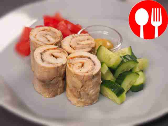 Чтобы подача рулета выглядела эффектно,...