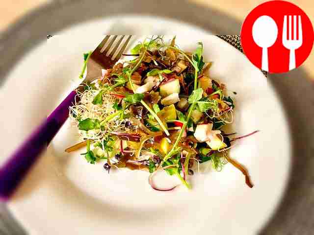 Весенний салат с морской капустой