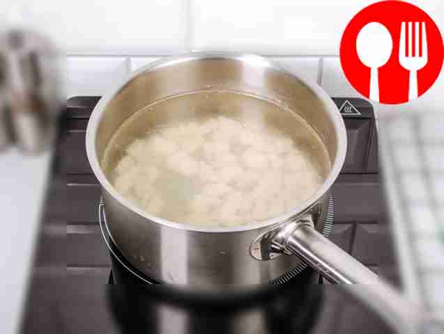 Когда куриное филе будет готово, выньте его из...