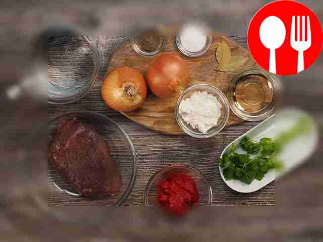 Сполосните лосятину и тщательно вытрите...