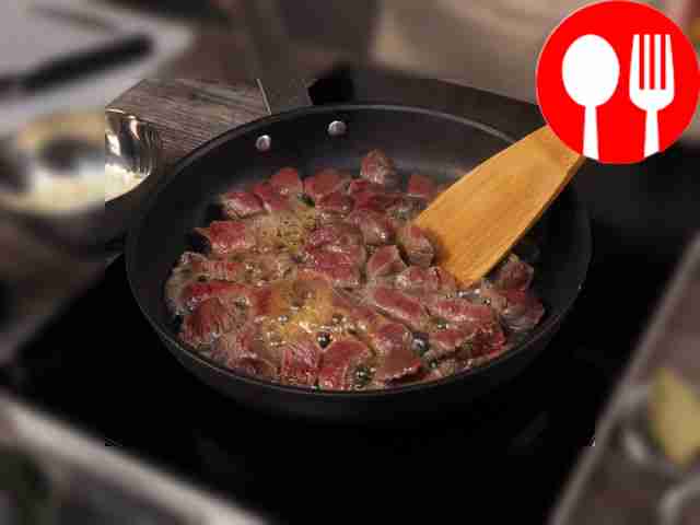 Приготовление гуляша из лосятины с подливкой...