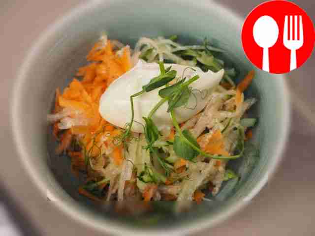 Салат из зеленой редьки с огурцом