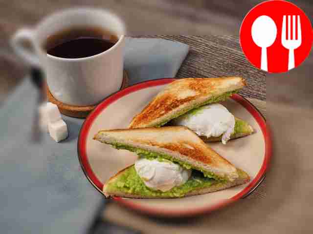 Бутерброд с авокадо и яйцом пашот