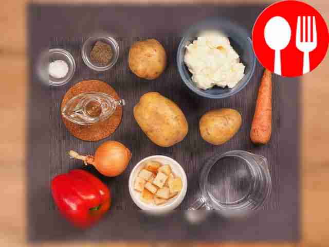 Помойте и очистите овощи, удалив семена из...