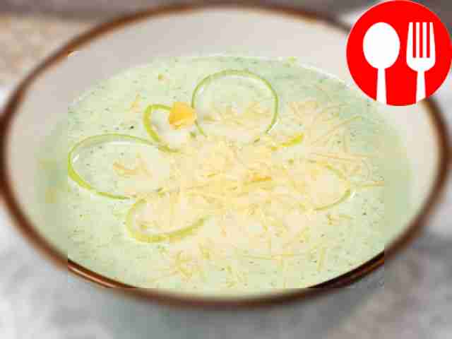 Подавайте крем‑суп в глубоких тарелках и...