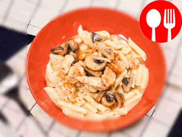 Индейка с грибами в сметанном соусе