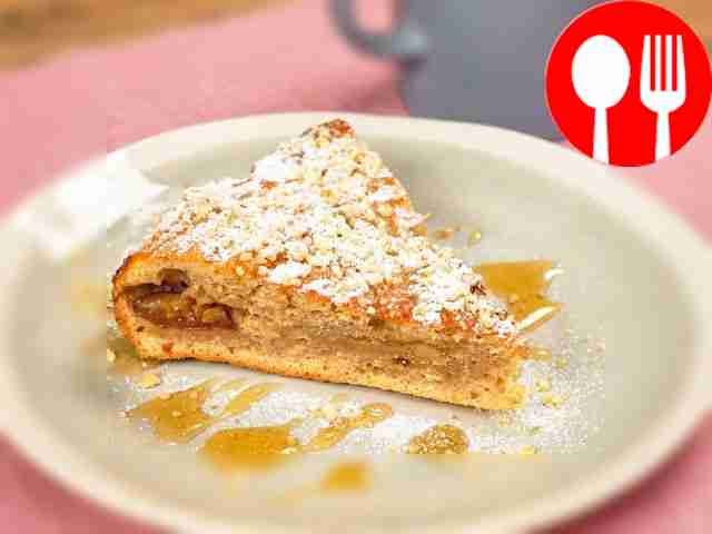 Пирог со сливами