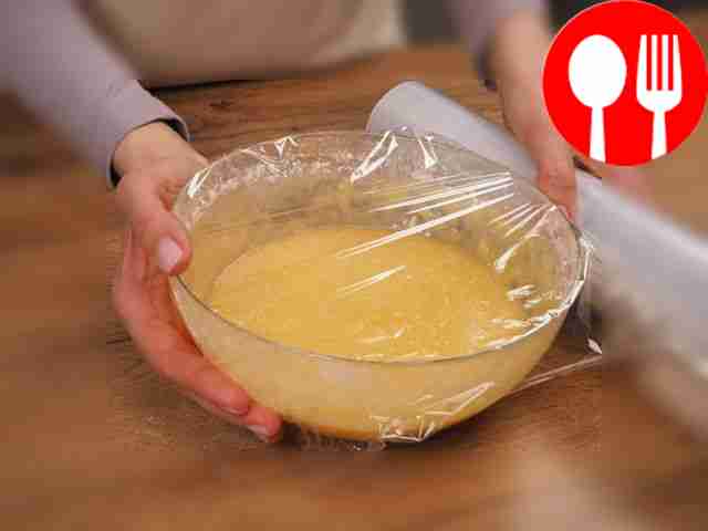 Растопите маргарин и соедините его с мукой в...