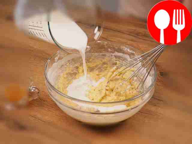 Приготовьте тесто. В глубокой миске соедините...