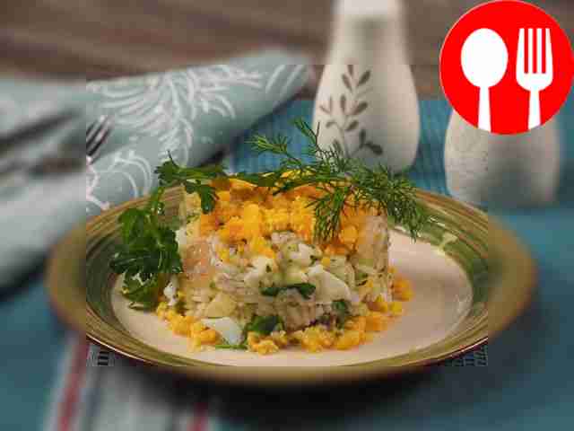 Салат с креветками и рисом