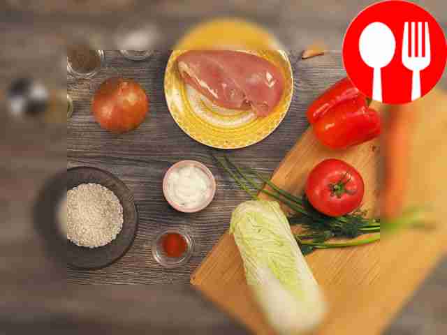 Куриное филе промойте и обсушите бумажными...