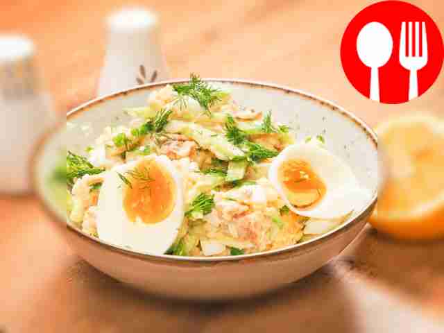 Салат с консервированной горбушей