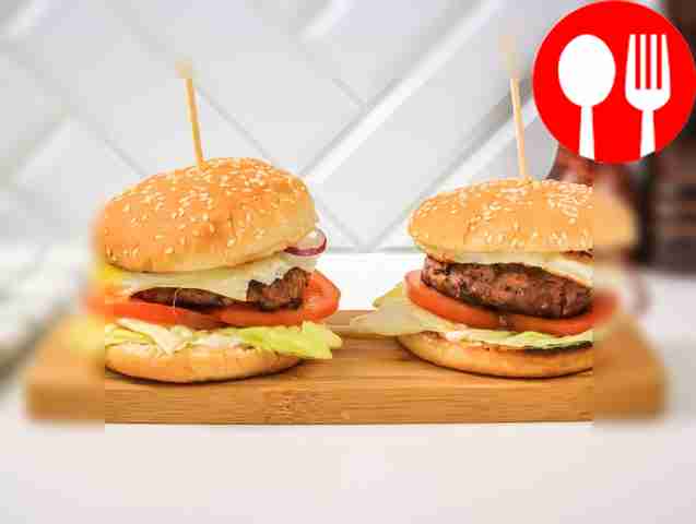 Бургер с яйцом и говяжьей котлетой