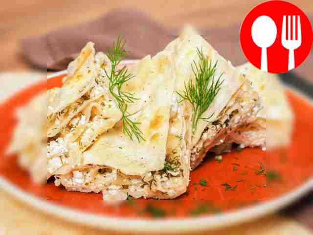 Диетический творожный пирог с сыром и укропом