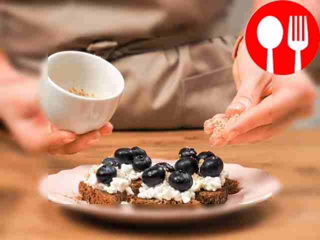 Приготовьте канапе: на каждый ломтик хлеба...