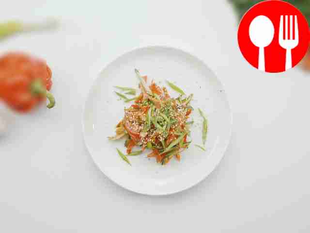 Овощной салат с кунжутом