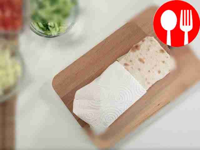 Упакуйте шарм в конверт из пергамента....