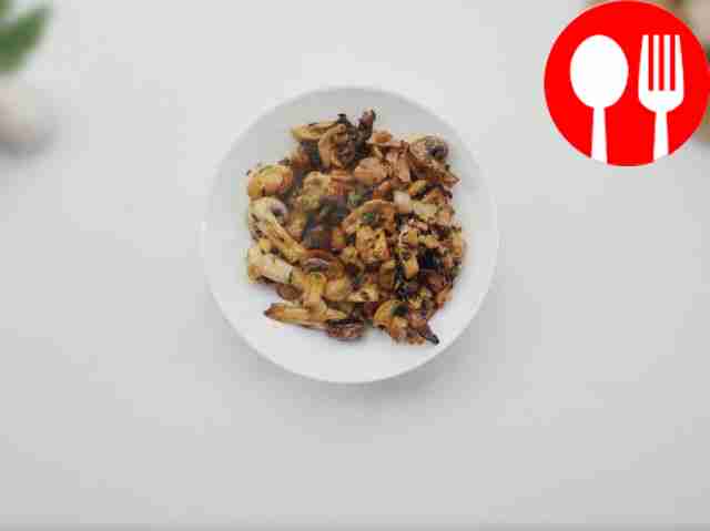 Шампиньоны жареные с беконом