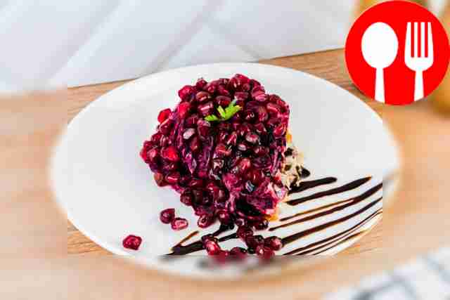 Салат «Гранатовый браслет» с говядиной