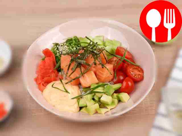 Поке со спайси лососем