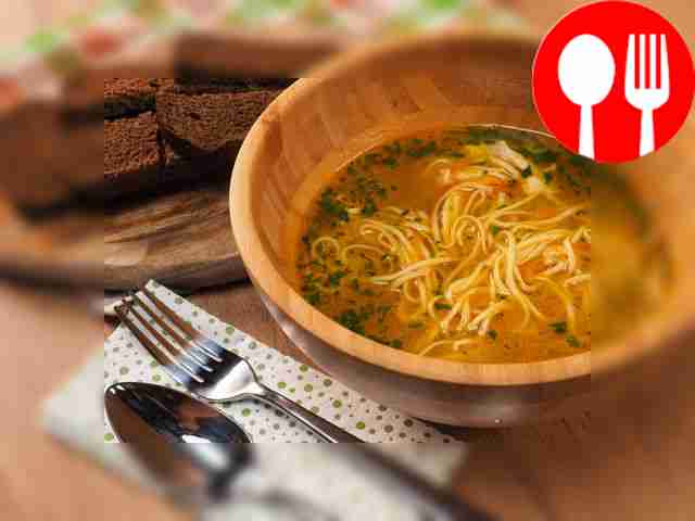 Куриный бульон с лапшой