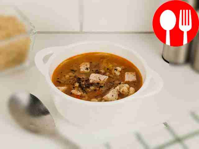 Рассольник с курицей и перловкой