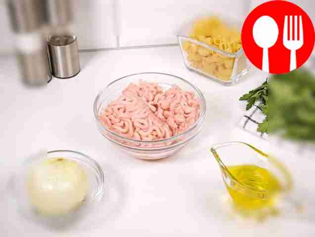 Подготовьте все ингредиенты: промойте зелень и...