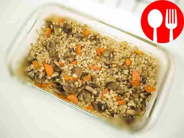 Готовую перловку перемешайте, попробуйте на...