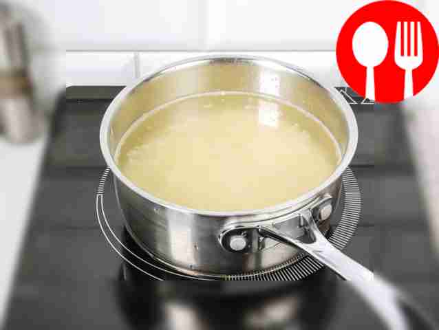 Сварите булгур в подсоленной воде до полной готовности.