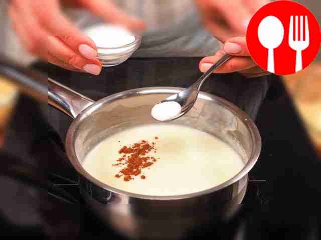 Приготовьте соус бешамель. В кастрюле с...