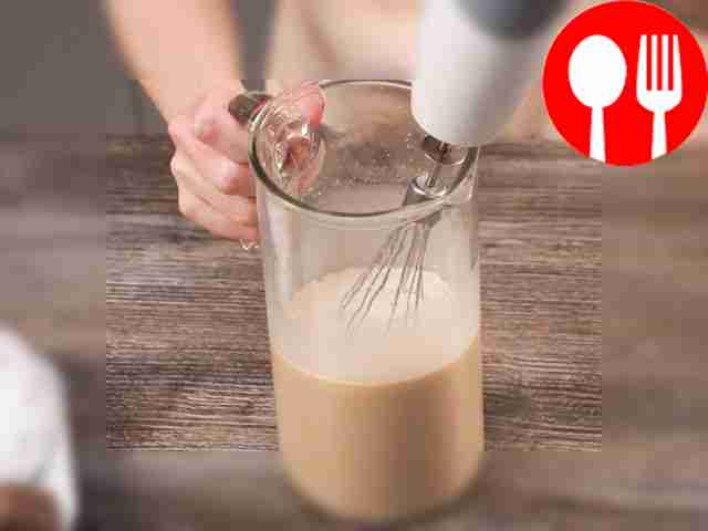 Смешайте ингредиенты. В глубокую миску влейте...