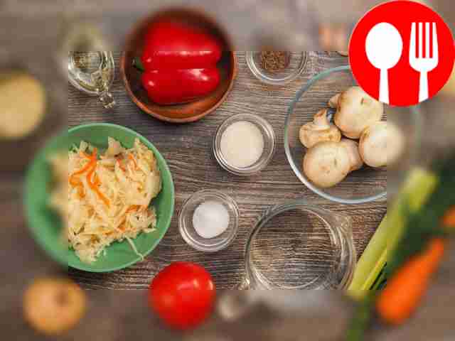 Промойте рис под проточной водой. Нашинкуйте...