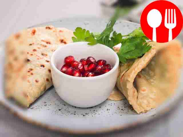 Кутабы с зеленью и сулугуни