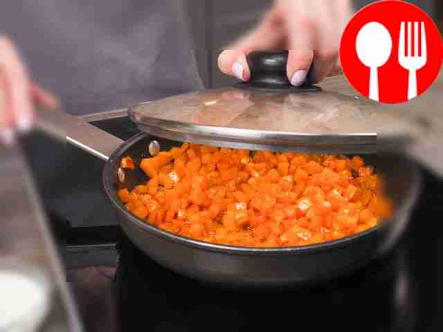 Пока тесто отдыхает, займитесь начинкой:...