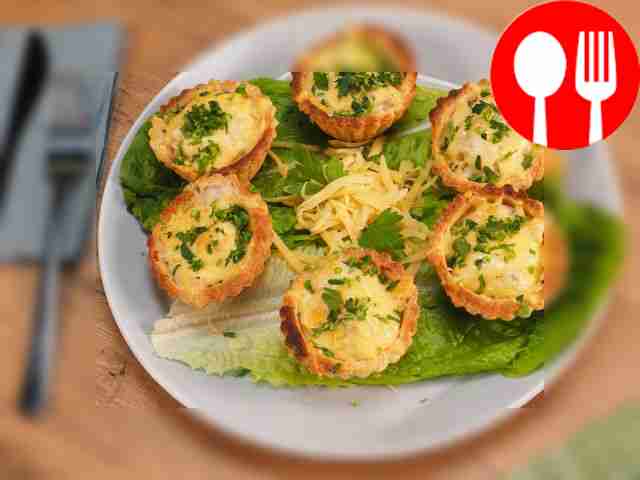 Жюльен с куриной грудкой в тарталетках