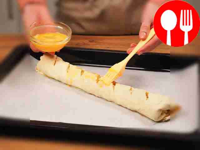 Приготовьте штрудель. Раскатайте тесто до...