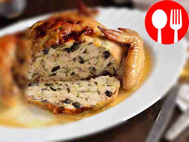 Фаршированная курица с блинами