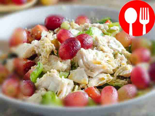 Куриный салат с виноградом