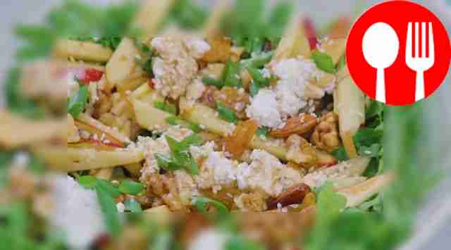 Салат с яблоком и орехами