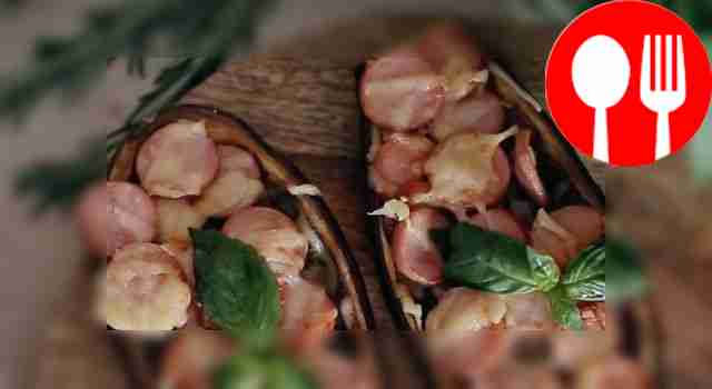 Баклажан, запеченный с сосисками