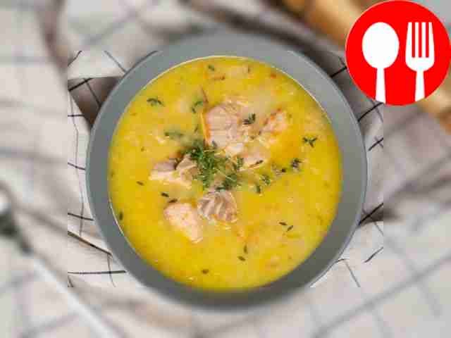 Разлейте лохикейтто по глубоким порционным...