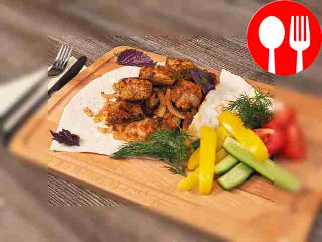 Шашлык из свинины с маринованным луком