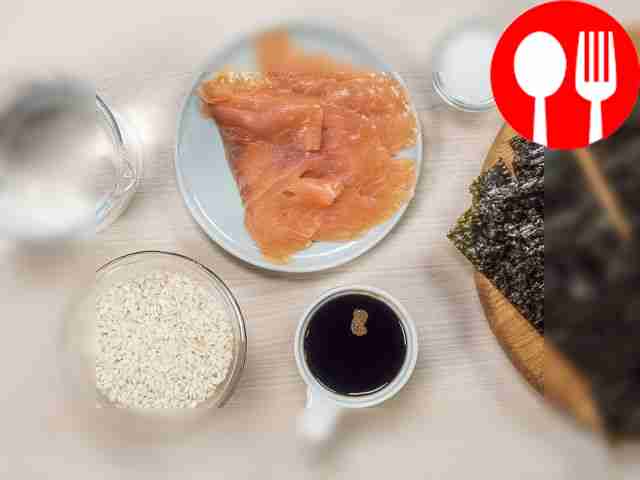 Промойте рис, слейте воду и дайте зернам...