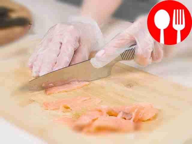 Приготовьте начинку: пока рис остужается,...