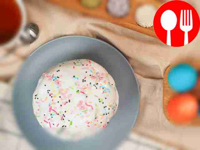 Когда глазурь на куличах ещё не застыла,...