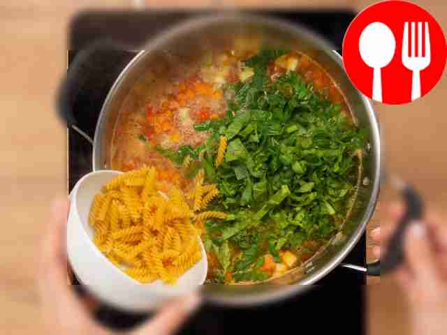 Добавьте бульон. После того как овощи...