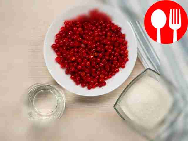 Чтобы сварить варенье из калины с косточками,...