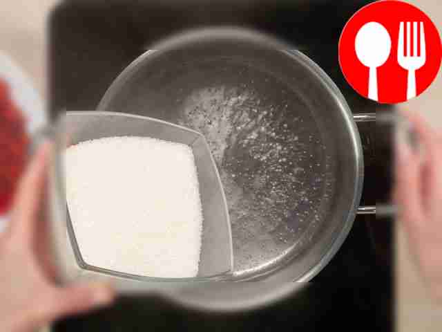 Приготовьте сироп: в кастрюлю или таз для...