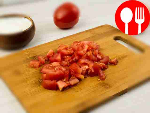- Нарежьте помидоры мелкими кубиками.
-...
